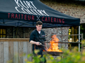 Met een bedrukte cateringtent is het voor alle gasten duidelijk wie het verrukkelijke eten serveert