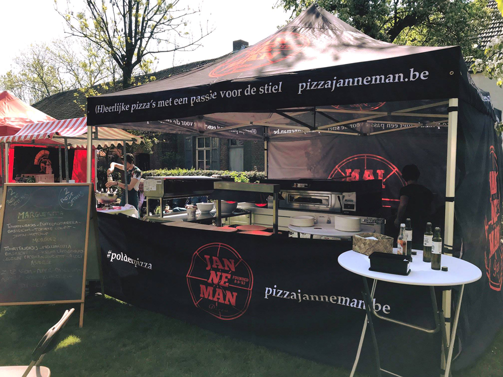 Inklapbare tent, ideaal voor cateringbedrijven (Pizza Janneman)