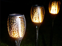 Lichtfakkel op zonne-energie met vlameffect