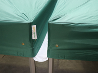 Regengoot bevestigd aan 2 groene plooitenten