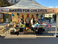 Afneembare banner (4 zijden) met opvallende tekst voor Bikers for children