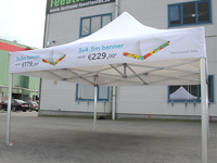 Uw tent achteraf nog bedrukken? Het kan perfect met deze afneembare banner!