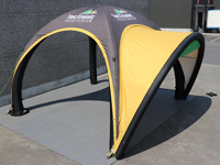 Opblaasbare 4x4 tent met luifel