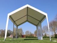 Partytent in HQ PVC: extreem sterk en scheurbestendig, maar ook brandvertragend en UV-werend.
