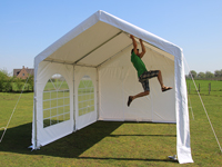 Een sterk stalen frame, daar kun je aanhangen! (hier een model van 3x4 meter)