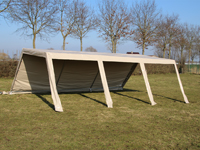 Professionele partytent van 3x6 m met één zijframe opgezet