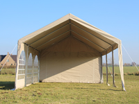 Prachtige en sterke PVC feesttent 3x6 m met 6 boogramen (hier een model van 4x6 meter)