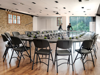 Mooie en stevige stoel, geschikt voor vergaderingen, conferenties, enz.