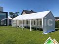 Een partytent in de tuin: kiest u voor deze strakke variant?