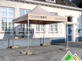 Vouwtent 3x3 Solid 50 vastgemaakt met betongewichten