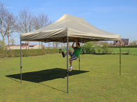 Mocht u nog twijfelen, het is dus écht wel een stevige tent!